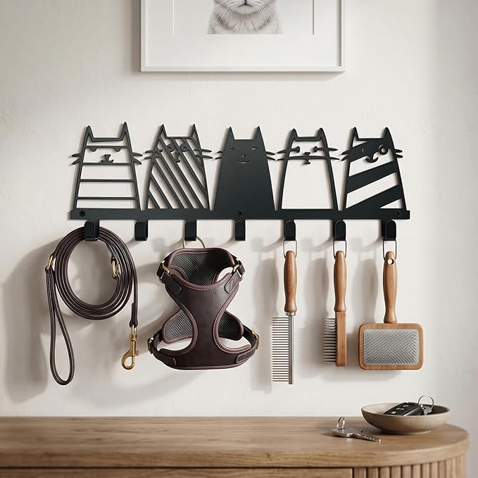 Metal Key Holder Wall Mount, Cute Cat Key Rack Hooks, Whimsical Animal Wall Art Organizer for Entryway, Kitchen, Hallway, Garage, Farmhouse Home Decor & Housewarming Gift (Cat Family)